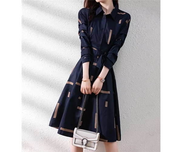 レディース ワンピース シャツワンピ 膝下 ミモレ 長袖 襟付き ポロカラー Aライン フェミニン ウエストマーク ウエストリボン ボタン かわいい 大人可愛い きれいめ カジュアル 上品 おしゃれ 5,096円