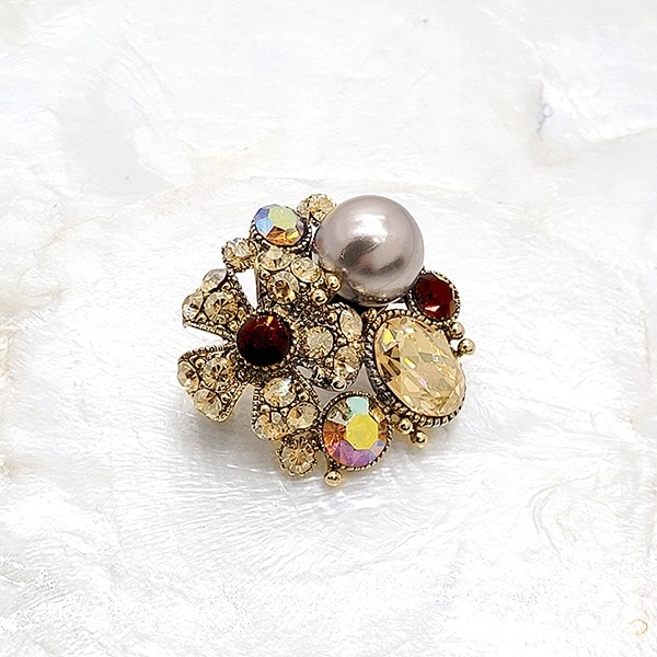 フラワースワロフスキーストーンブローチ