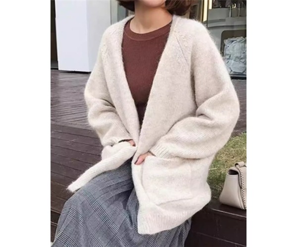 レディース トップス ニット カーディガン 上着 羽織 前開き ロング ミドル丈 長袖 ボタン 大人可愛い きれいめ シンプル カジュアル 上品 おしゃれ かっこいい レトロ こなれ感 ラフ