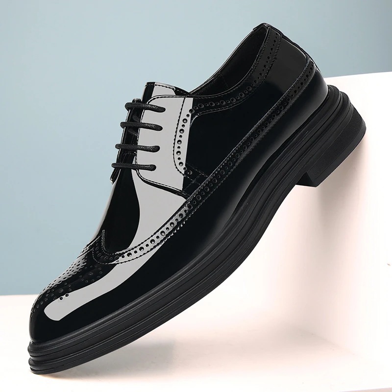 メンズレザーシューズカジュアルブローグビジネスフォーマルパテントレザーメンズ新郎ウェディングシューズ 5,369円