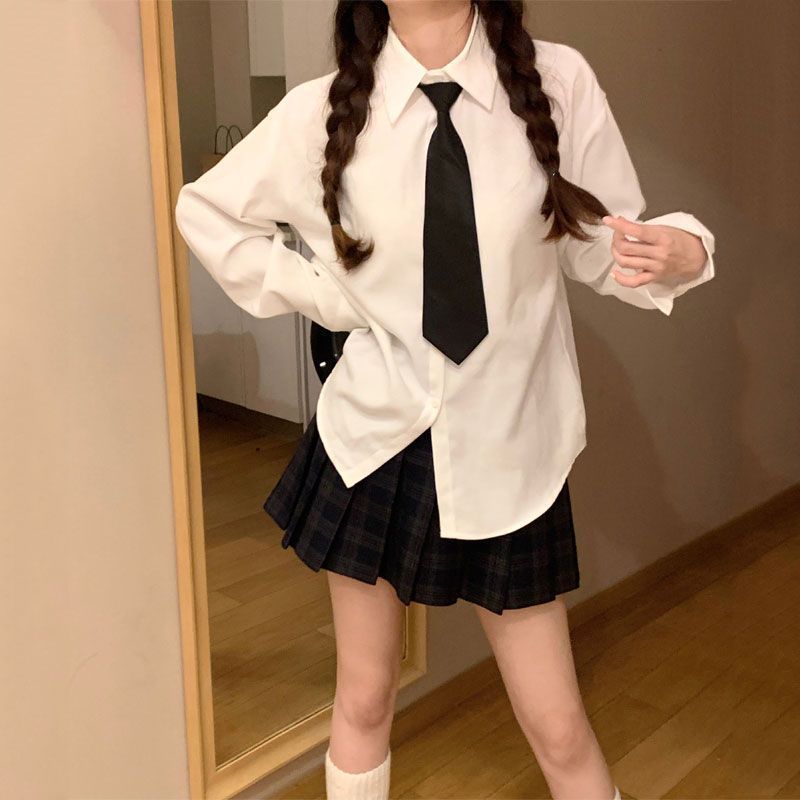 【1つ買うと10つ無料】Jkユニフォームシャツ女性長袖2025ルーズ学生ホワイトシャツベーススプリングと秋のスーツトレンディ