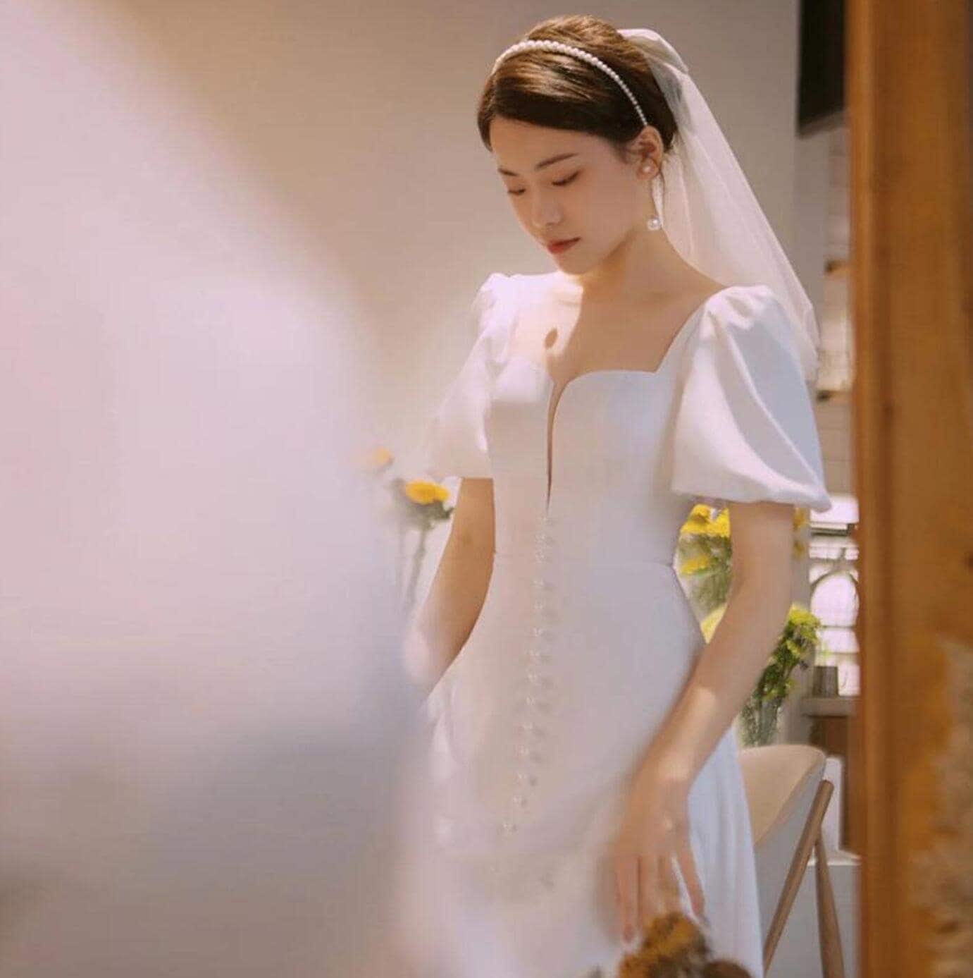 ウエディングドレス サテン パフスリーブ 半袖 ロング丈 ウェディングドレス 結婚式 披露宴 挙式 フォマール ドレス スリット入ったスクエアネック セクシー 軽く カジュアル ファミリー 結婚式
