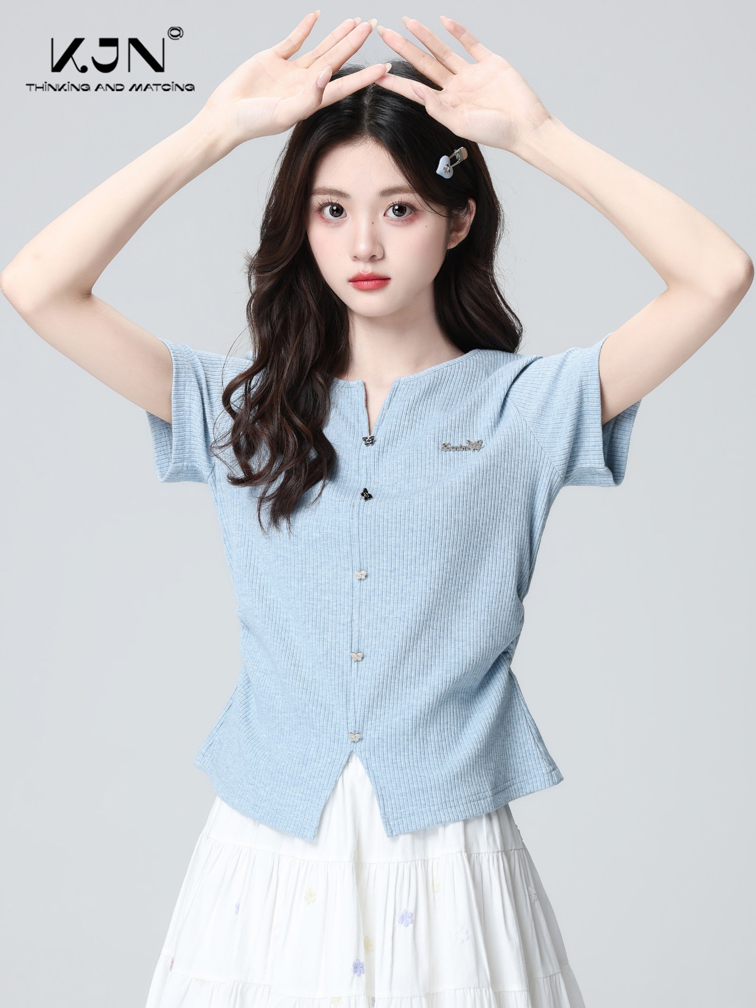 女性用夏のブルーカラー半袖シャツスリットデザインプリーツウエストストレートショルダーのショート丈トップス