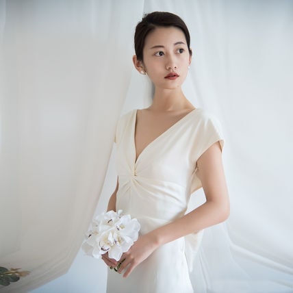 ウェディングドレス バックリボン Vネック 結婚式 マキシ Aライン フレア Vネック 無地 ロング 半袖 結婚式二次会 レディース リボン かわいい 大人可愛い シンプル カジュアル 都会的