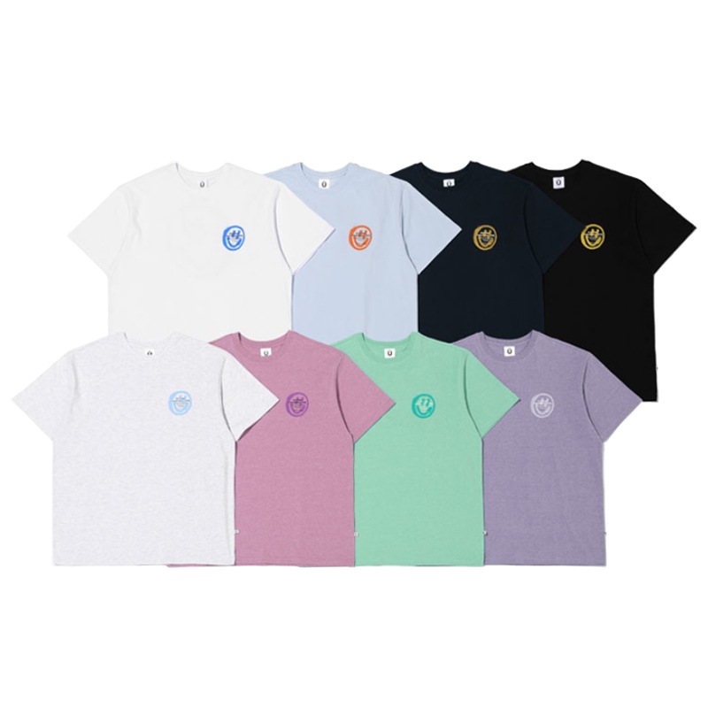 [Redvelvet スルギ 着用] [2023 新着 カラー] logo&smiley T-shirt 半袖 Tシャツ 韓国 アイドル レディース メンズ おしゃれ かわいい TXT Astro