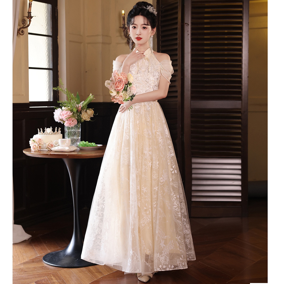 婚約ドレス2025新しいスタイルの高級宴会の気質新しい中国風のトーストドレスチャイナドレスイブニングドレス女性のオフショルダースタイル