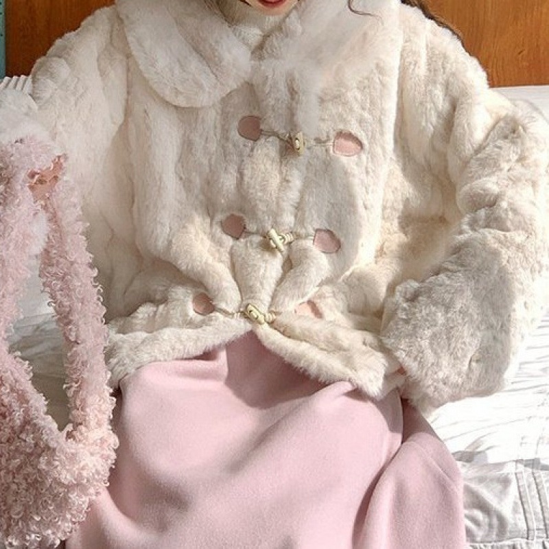 女性用ラムウールコート2025冬新作スイートスタイル環境に優しいラビットファーラペル豪華なベルベットコートショートスタイル