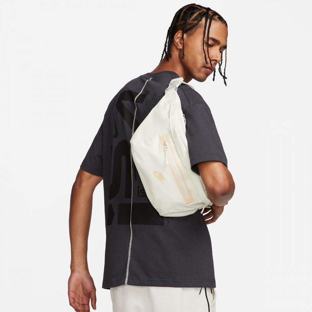 ナイキエレメンタルプレミアムファニーパック (8L) DN2556-020