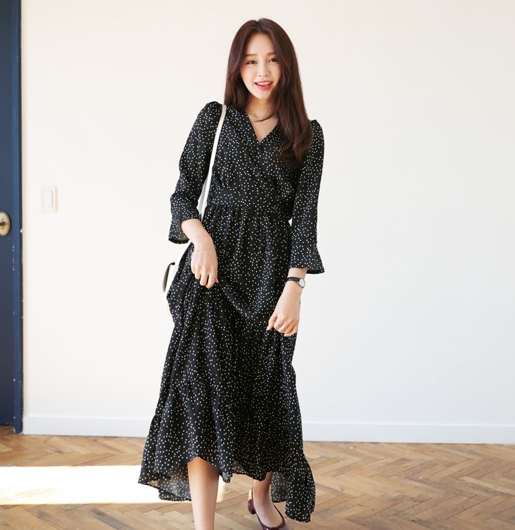 ワンピース マキシ ロングワンピース ドット Vネック 7分袖 韓国 レディース オルチャン 水玉 フレア Aライン ロング丈 マキシ丈 白 黒 ハイウエスト スリム 細身 かわいい 可愛い
