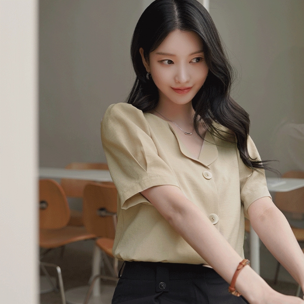 クリック＆ファニー ラムトボタン パフブラウス モデル