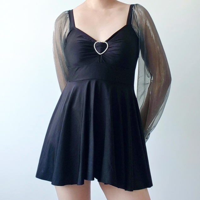 スイムウエア 水着 ワンピース水着 長袖 ボリューム袖 胸元 シースルー スカート付き ハート ビジュー パッド付き 伸縮性 可愛い かわいい 大人可愛い シンプル カジュアル 大人 おしゃれ お洒落