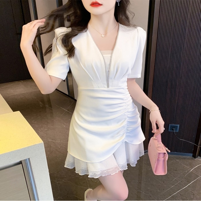 ワンピース レディース ミニ 半袖 Vネック 襟なし タイト スリム Aライン フェミニン フリル 切り替えデザイン 大人可愛い きれいめ 上品 おしゃれ こなれ感 ラフ ガーリー エレガント 主役級
