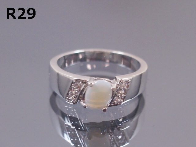 ケース付/鑑別済本物/天然石リング　天然オパールパヴェリング９号