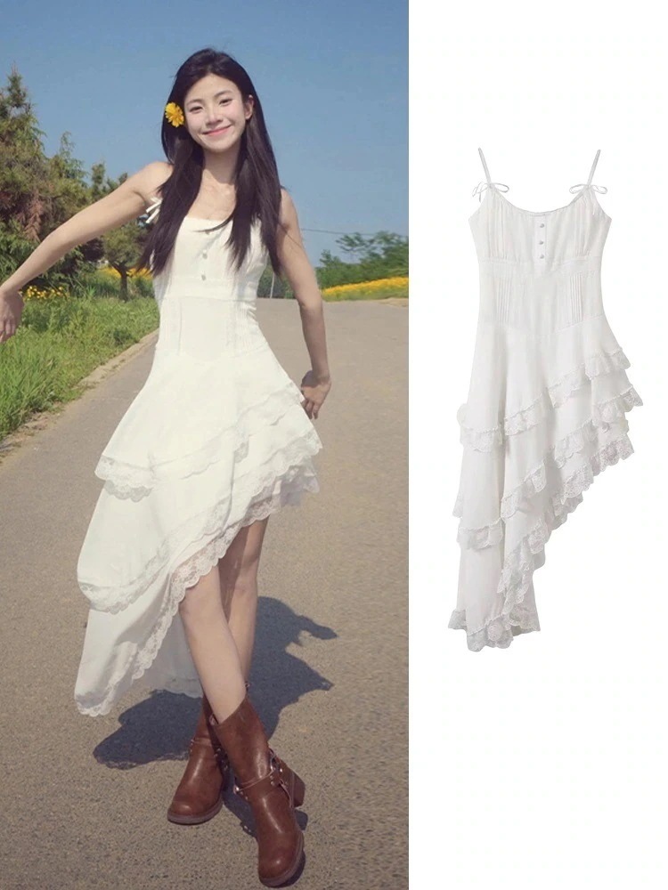 キャミワンピース 百掛け ファッション 新作 白いキャミソールワンピース夏の旅行はロングスカートで 着痩せ