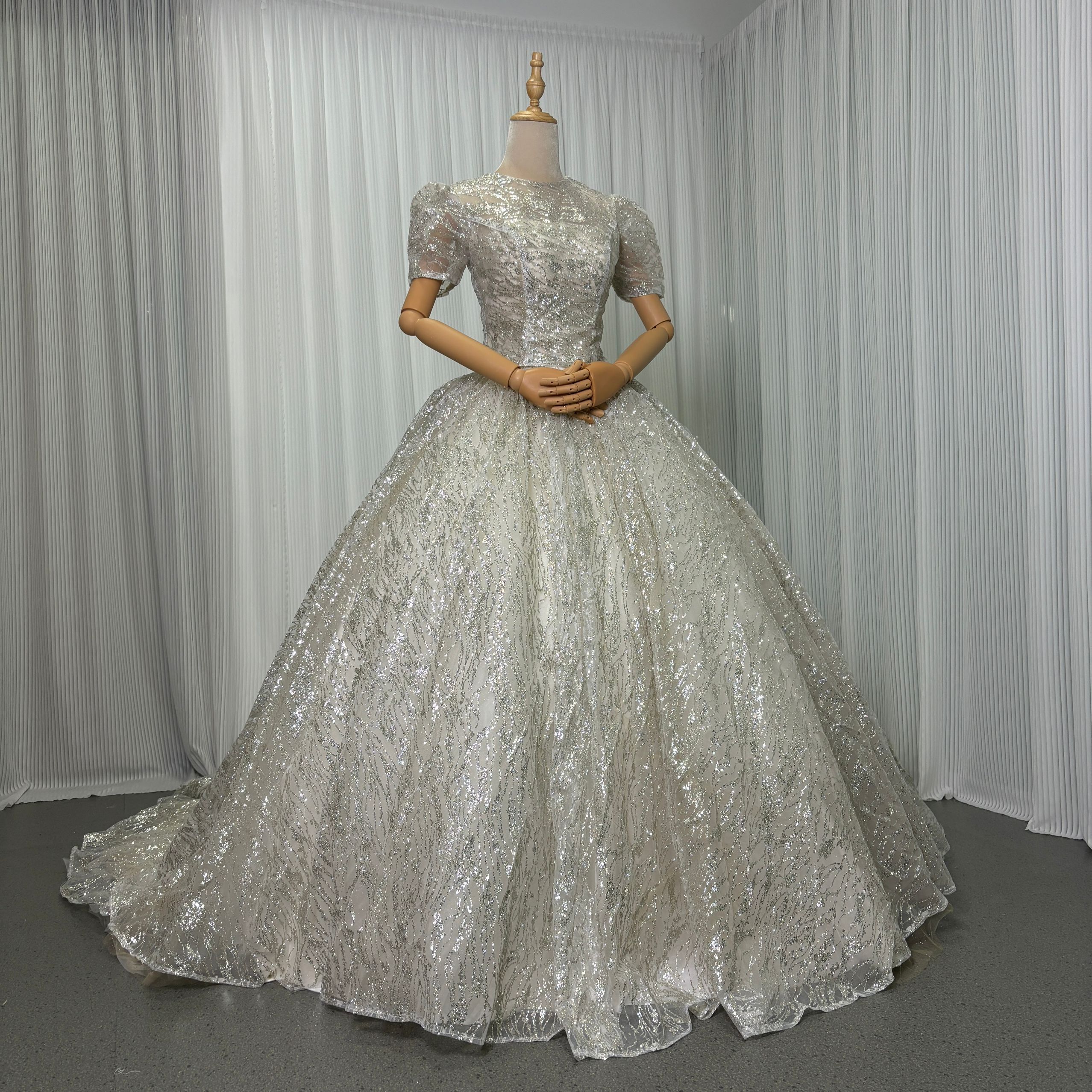 ウエディングドレス オフホワイト ベアトップ+トップス キラキラグリッターチュール 華やかなトレーン 編み上げ 結婚式