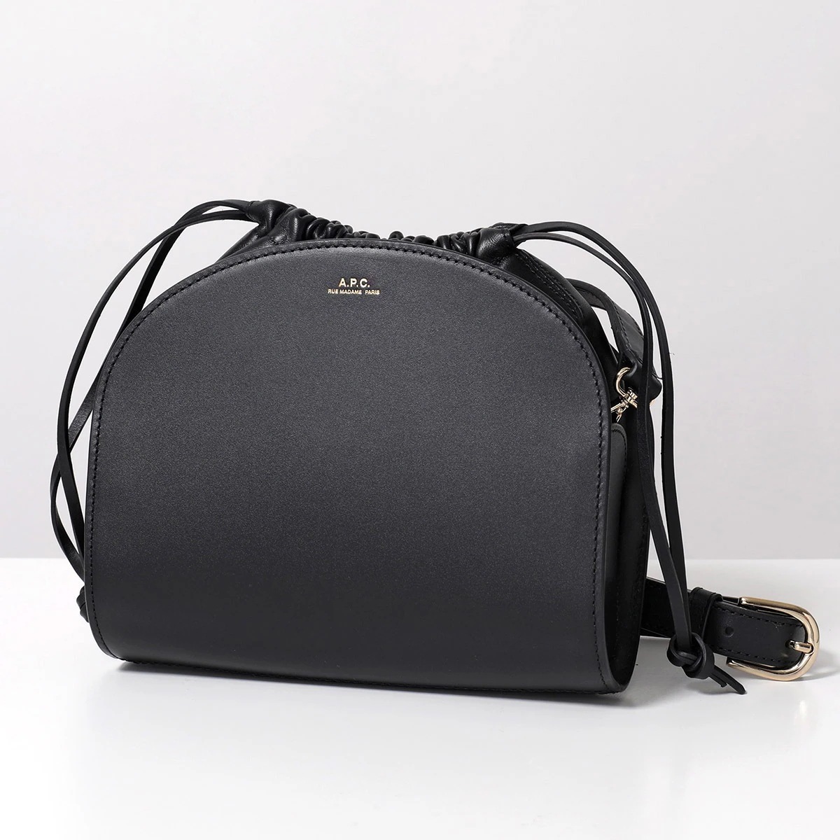 APC A.P.C. アーペーセー ショルダーバッグ sac demi lune pochon PXBTD F61755 レディース クロスボディ レザー ポシェット 鞄 LZZ/NOIR 【mega