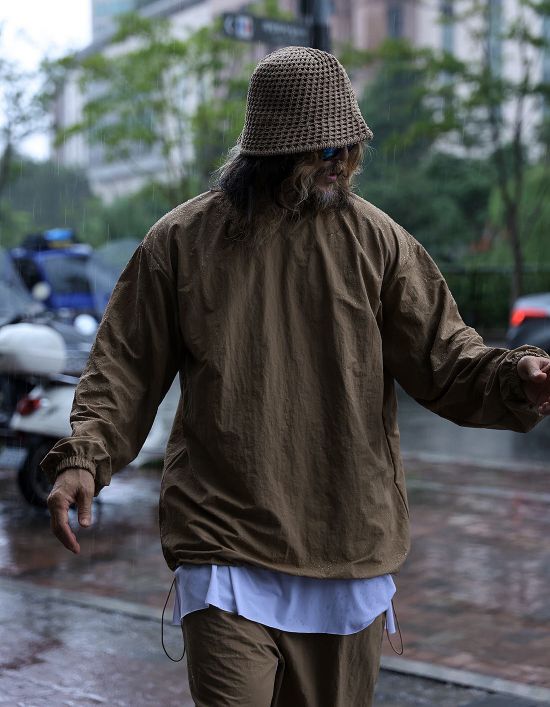 [BY THER] ウーブンストリングルーズフィットマンツーマンTシャツ