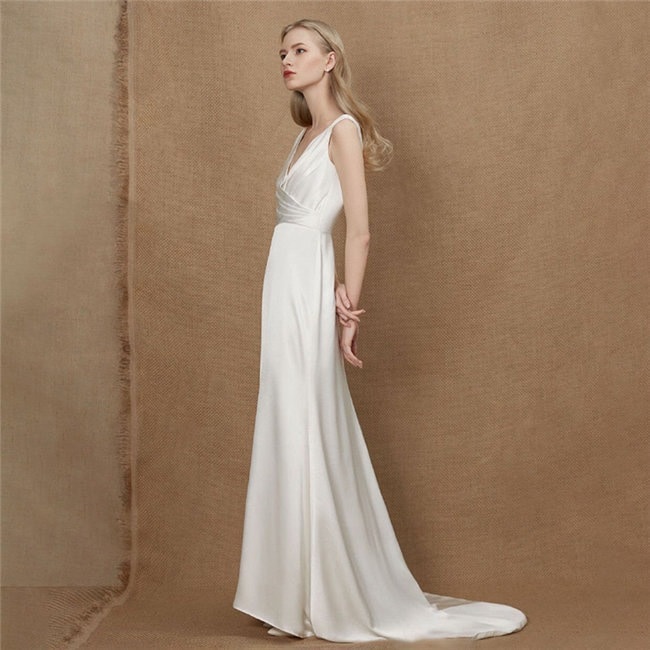 ホワイト ウェディングドレス　Aライン ロングドレス ウェディングドレス トレーン ファスナータイプ　xs～xl　Wedding Dress　お花嫁　結婚式　旅行撮影演出　レディースウェディングドレ