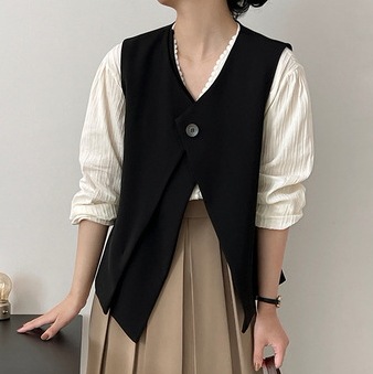 レディース ベスト 上着 トレンチ 前開き アシンメトリー 袖なし ノースリーブ Vネック ストレート ボタン 個性的 クール モード系 エレガント モダン フォーマル 無地 春 秋 誕生日 謝恩会