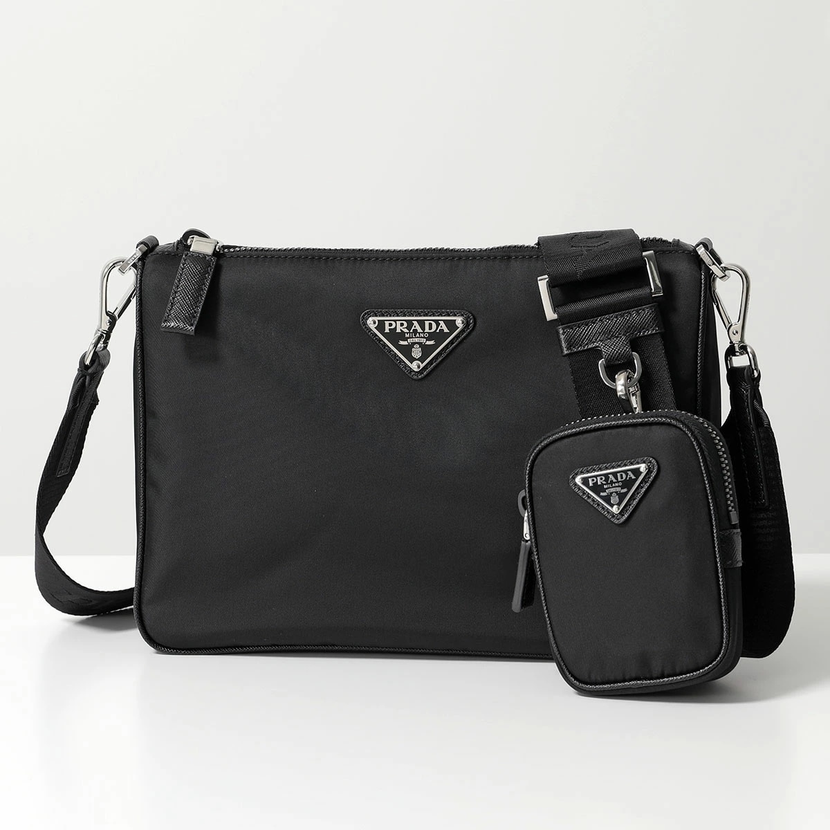 PRADA プラダ ショルダーバッグ 2VH113 2DMH メンズ ナイロン サフィアーノレザー クロスボディバッグ ポーチ付き ロゴプレート 鞄 F0002/NERO