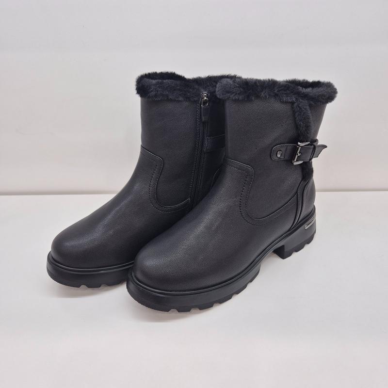 女性 足幅が広く暖かい軽量ボアファーブーツ FR614