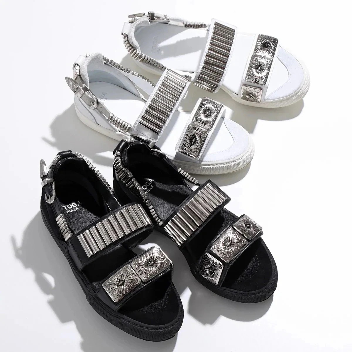TOGA PULLA トーガ プルラ サンダル METAL SNEAKER SANDALS AJ664 レディース ストラップ メタルパーツ スウェード レザー 42,522円