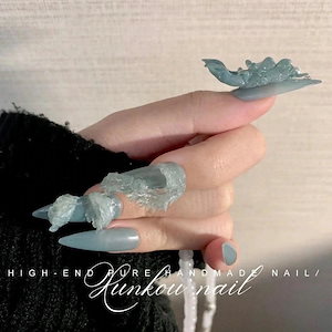 1つ買うと13個無料純粋な業で甲国風重工の蛇口を着て立体的な手描きネイルアート白黒双龍を彫る