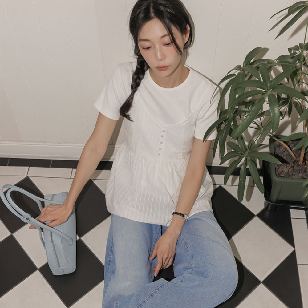 エロアンシャーリングボタンスリーブレスブラウス 7,330円