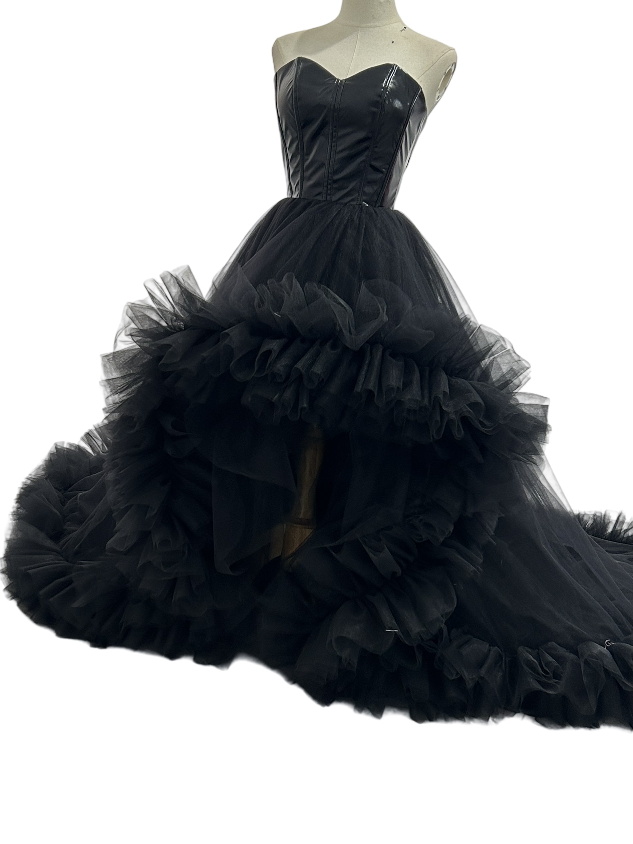 豪華！ 黒 ドレス ベアトップ 華やかなトレーン フレアスカート クラシカル 音楽会 披露宴