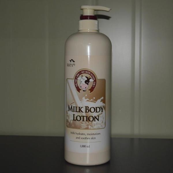 XBI600KLクリームのような なめらかな 牛乳 ボディローション 1000ml