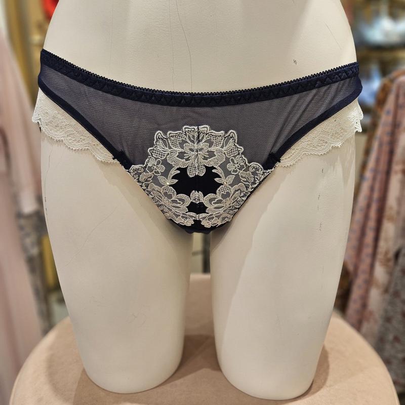 WBRC261 フローラル刺繍ブラセット T-BACK パンツ[WPTC261T]