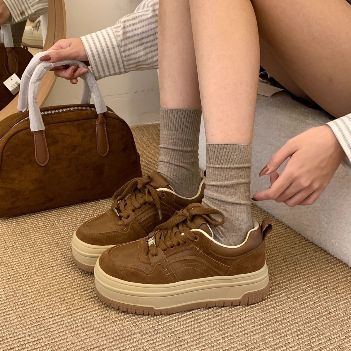 11 本物の革張りバージョン秋と冬のトレーニングシューズの女性のためのレトロな太い靴底靴 r n1001- Jo6200-1アプリコットカラー r n1002- Jo6200-1ブラウン r n