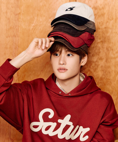 SATUR公式 RIIZEPICK! トレーナー Lugo Applique Rivet Hooded Burgundy