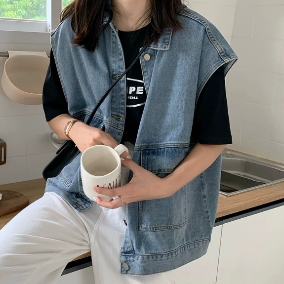 トップス ベスト ジレ 袖なし 襟付き 角襟 前開き ボタン ポケット デニム カラーデニム かわいい 大人可愛い きれいめ シンプル 大人 上品 おしゃれ かっこいい 大人女子 レトロ こなれ感