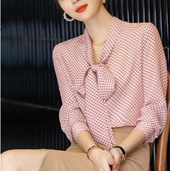 モテコーデ トップス シャツ ブラウス 袖あり 長袖 Vネック 襟なし リボン 薄手 かわいい 可愛い きれいめ 上品 おしゃれ お洒落 レトロ 可愛い 女子 ラブリー キュート 6,254円