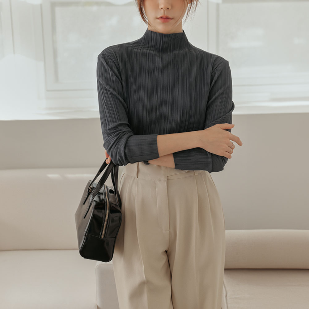 ワンテッドプリーツハーフネックブラウス