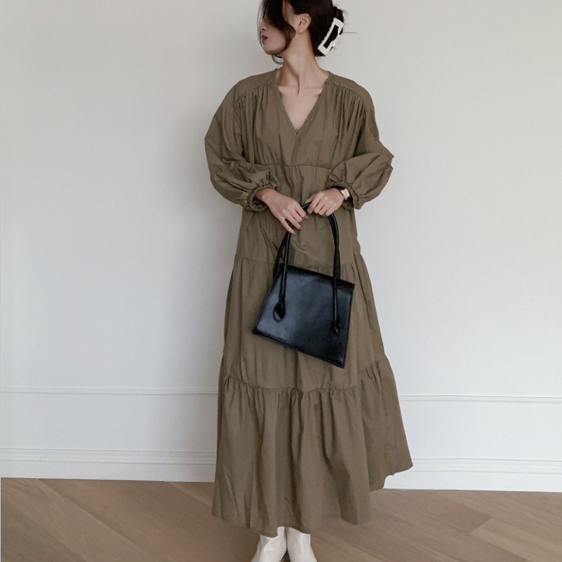 ワンピース レディース ティアード マキシ 丈長 7分袖 ボリューム袖 パフスリーブ Vネック ノーカラー ワイド フレア 切り替え フェミニン タック ギャザー 薄手 かわいい 大人可愛い シンプル