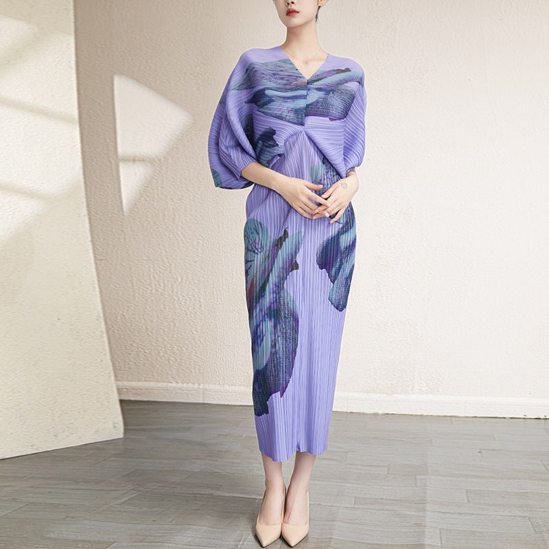 春と秋のしわのワンピースはゆったりとしていて身を隠すコウモリ型のおしゃれな紫色のスカート