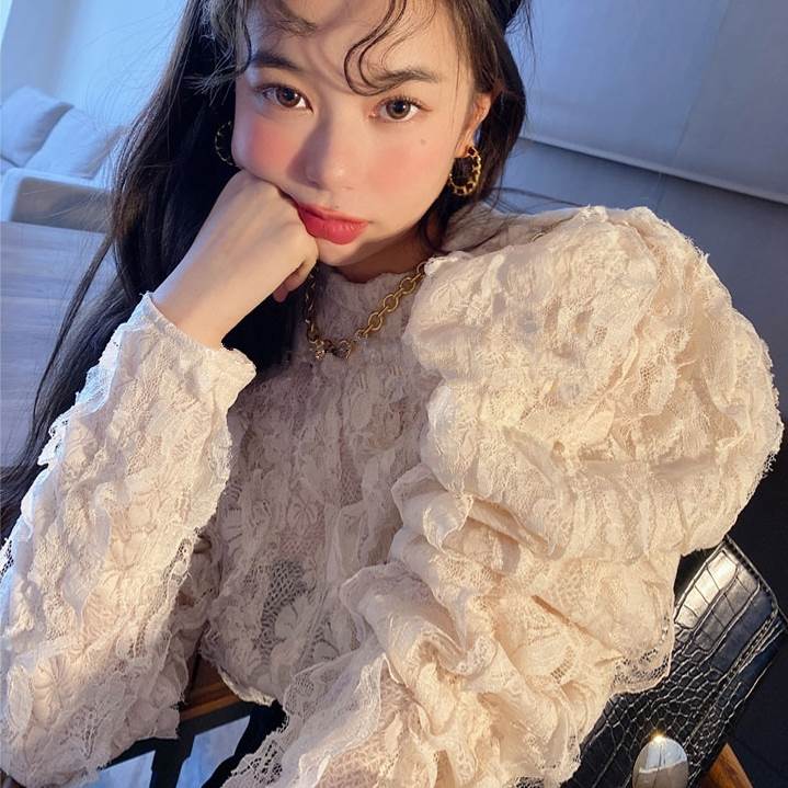 ブラウス シャツ トップス レース 長袖 フリル スタンドカラー 透け感 ボリューム袖 レディース かわいい 大人可愛い きれいめ 上品 こなれ感 シンプル カジュアル 主役級 存在感 個性的 お出か