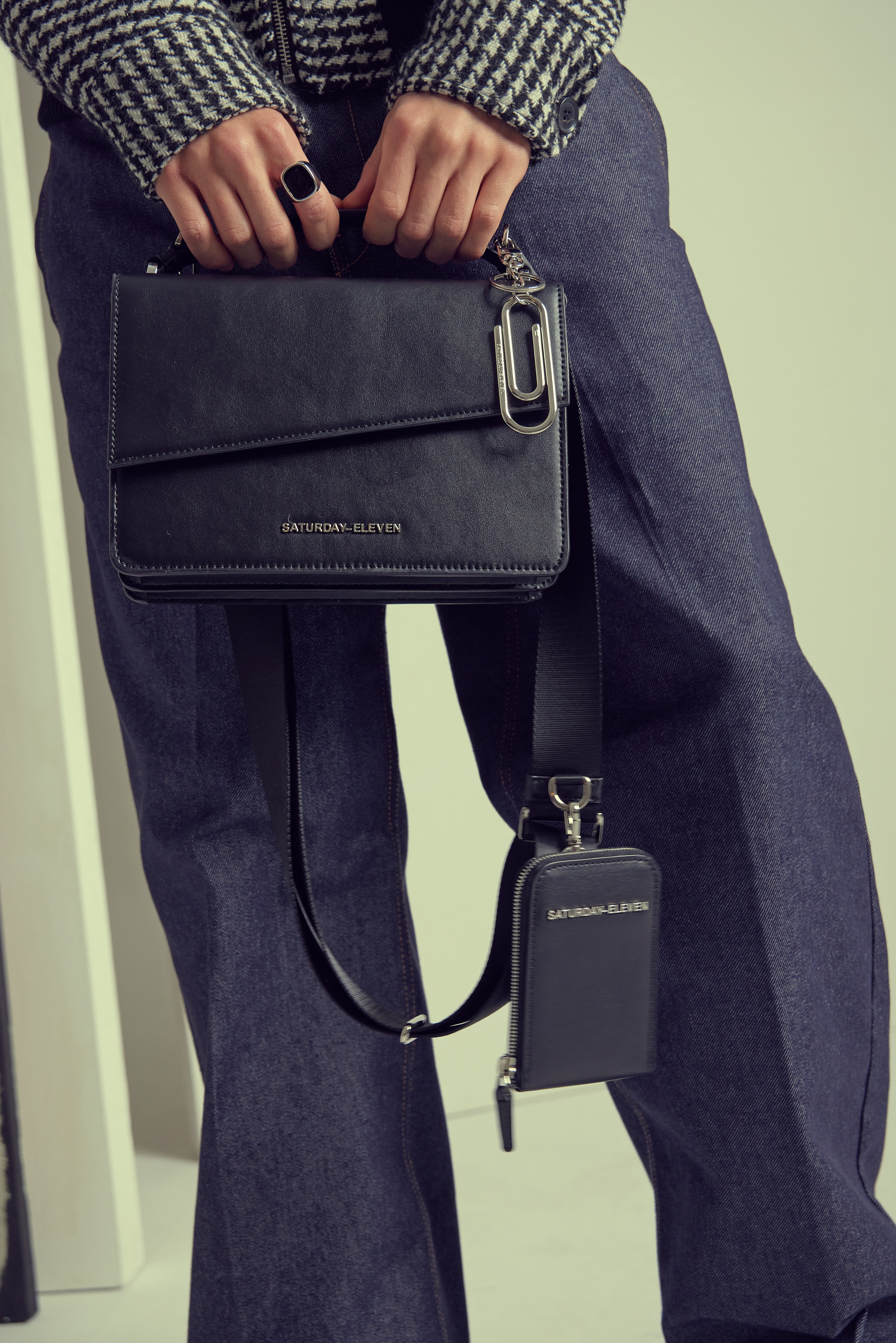 NO.3 TOP STITCHED LEATHER HANDLE BLACK 大人のクロスバッグGenderless ハンドバッグ 通勤バッグ