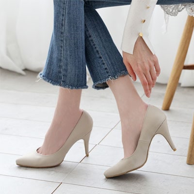 年中履くシンプルベーシックで一番無難なカラーの定番パンプス90129