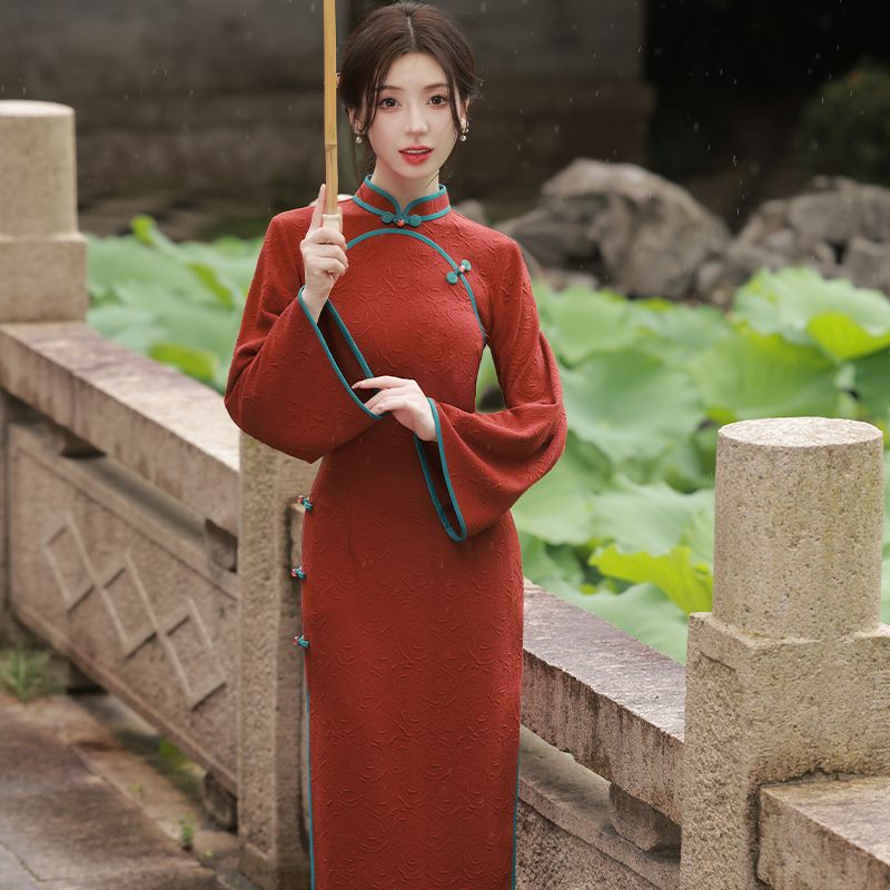漢服スタイルのミンクベルベットバーガンディチャイナドレス2025秋レトロ気質ロングスタイル毎日着用可能