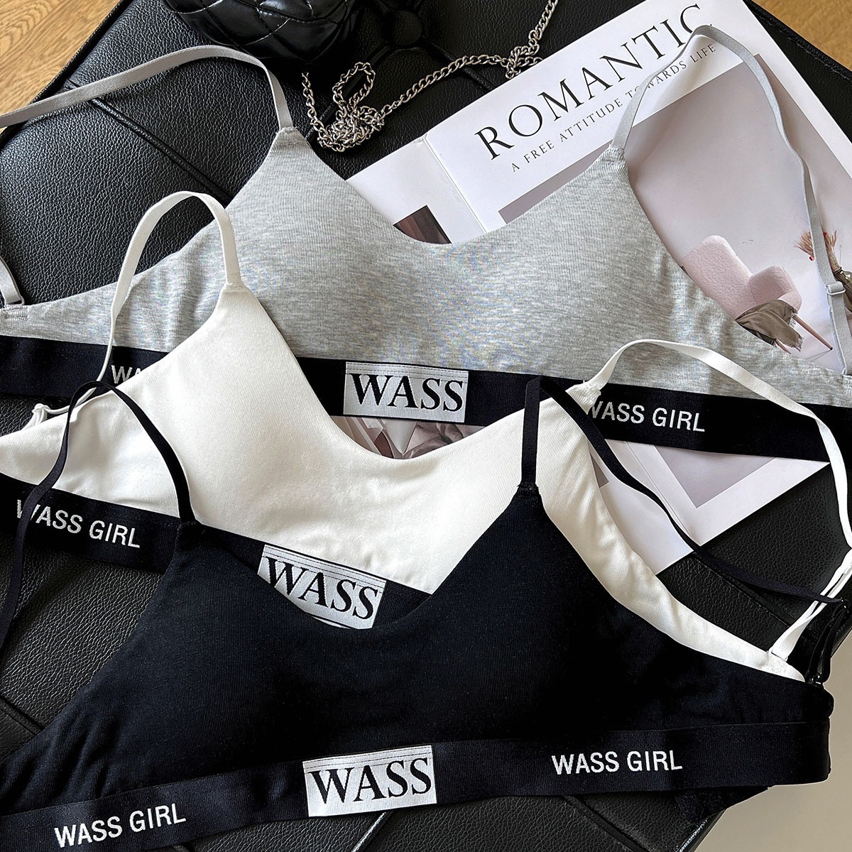 人気ブラジャー スポーツの風の快適な背部下着の鋼鉄リング反ぶら下がる家具製造所の印のブラのない女性の小さい胸