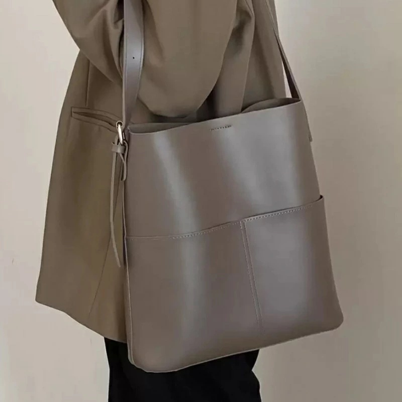 大容量バケットバッグワイドストラップ付きレディースヴィンテージトートバッグ女性用バケットバッグトレンディな大容量トートショルダーバッグソリッドカラーフェイクレザーハンドバッグ調節可能なストラップ付きデ