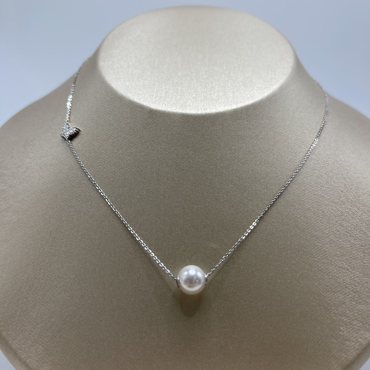 新品　K18WG アコヤ　パール ネックレス　8ミリ　バタフライ　　デザイン　あこやパール【N4552306130049】