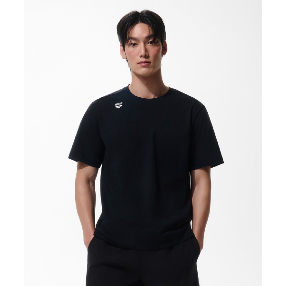 アリーナグラフィックデイユニショートスリーブ T シャツ A6MC1RT05BLK