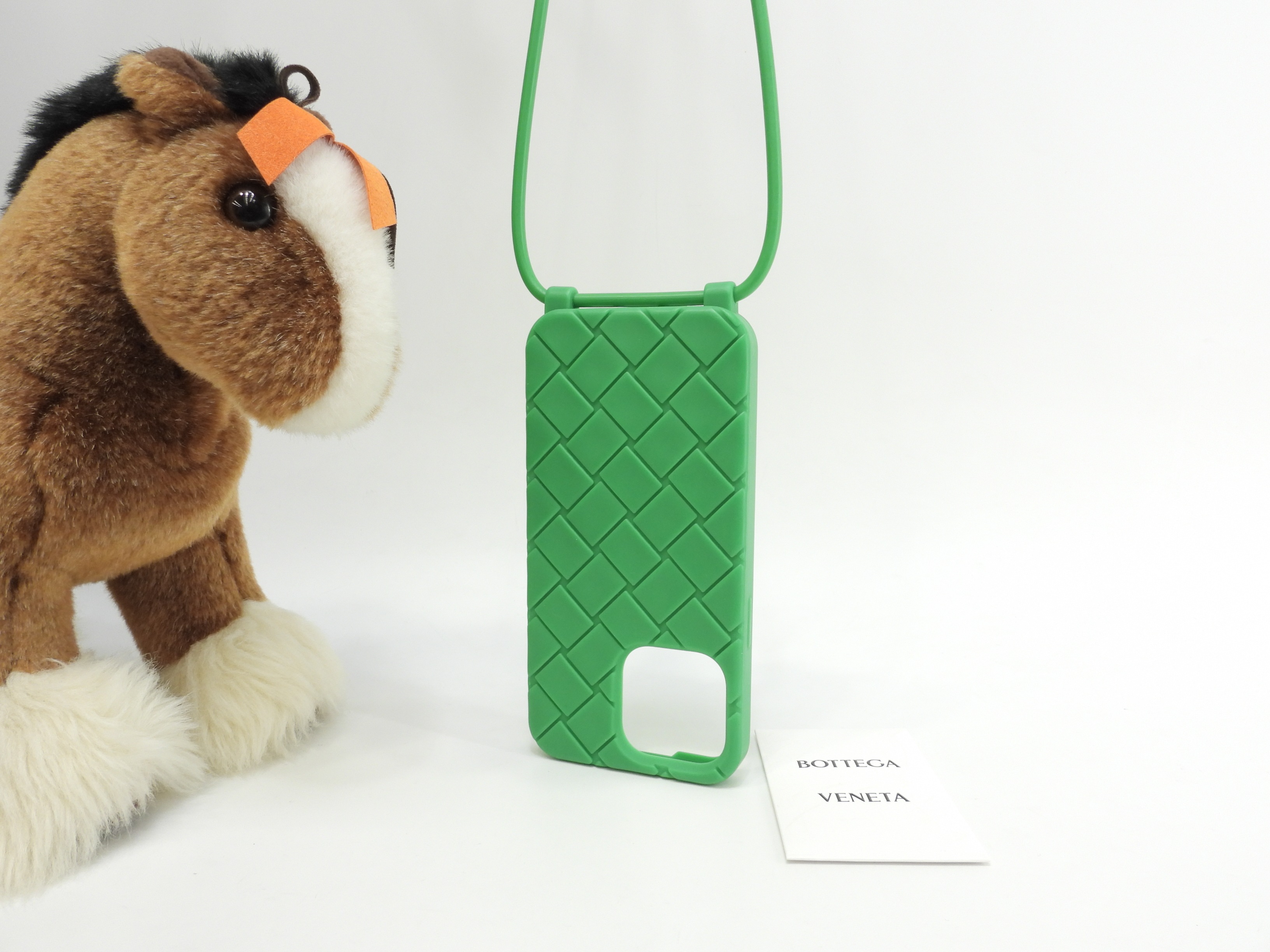 ボッテガヴェネタ iPhone16pro イントレチャート 携帯ケース 緑