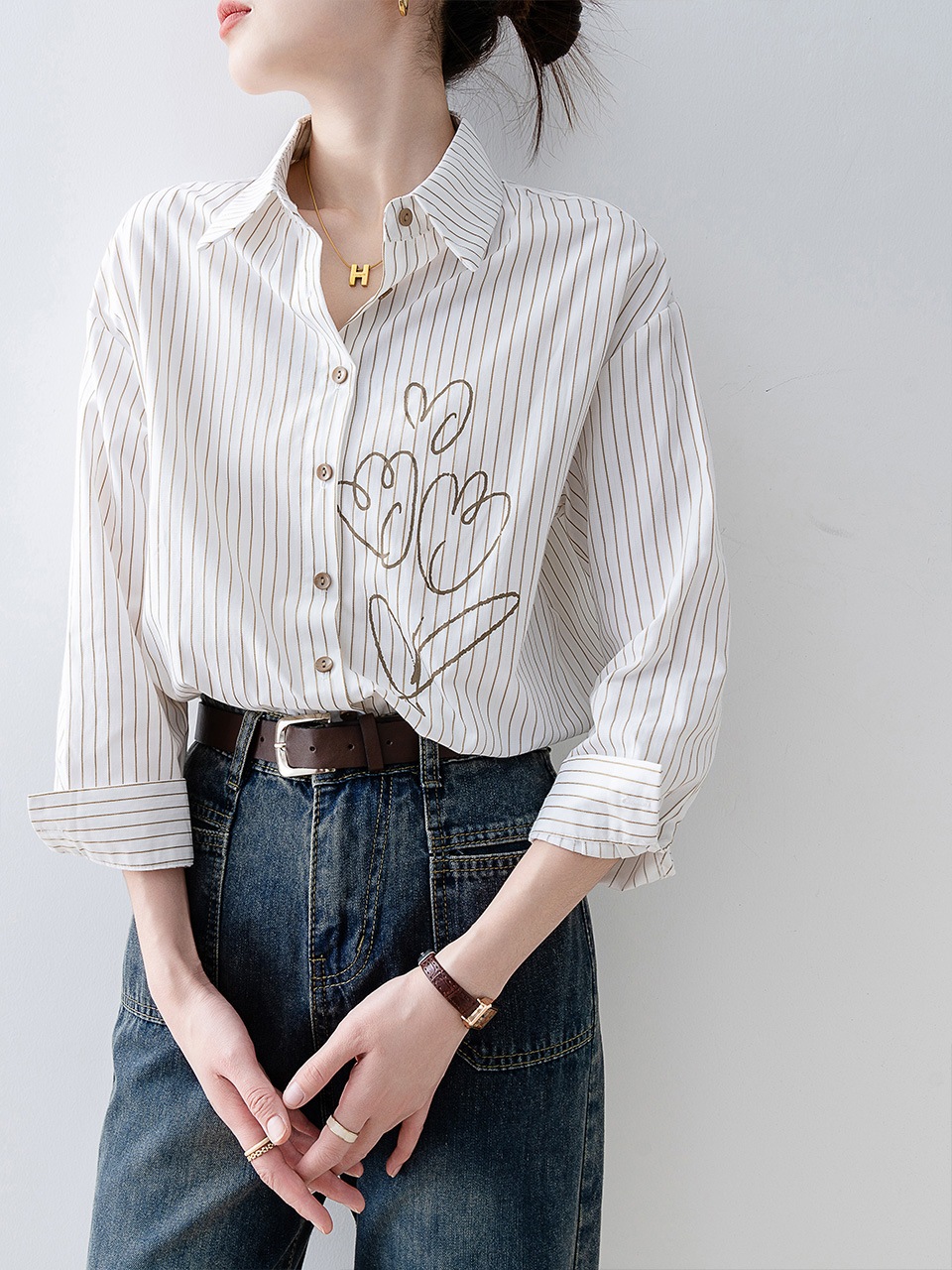 【1点ご購入 で10点プレゼントいたします】春モデル2025ブラウスポロ襟ストライプシャツ早春通勤婦人服トップス