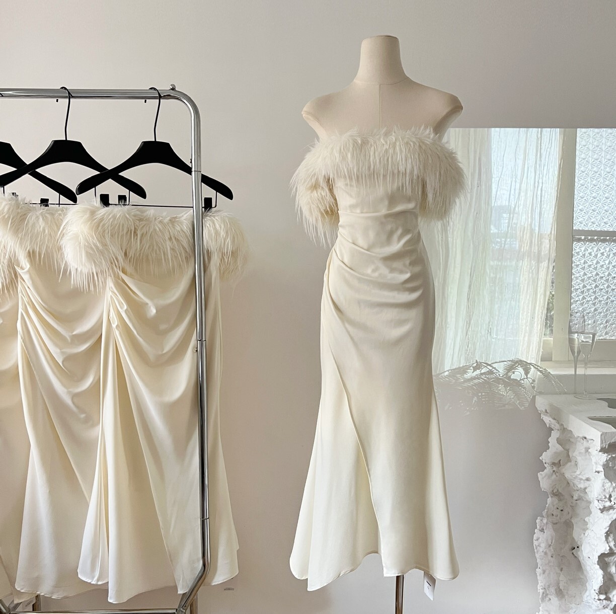 レディース ドレス ロング 袖なし タイト スリム 細身 マーメイド 背中開き フェミニン ふわふわ かわいい 大人可愛い きれいめ シンプル 上品 おしゃれ エレガント 主役級 ラブリー キュート