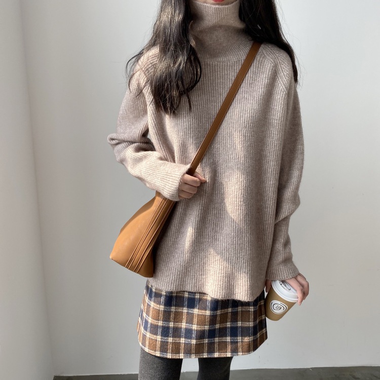 オーバーサイズ トップス セーター プルオーバー ミディアム丈 長袖 ラグランスリーブ ハイネック タートルネック 伸縮性 ストレッチ かわいい 大人可愛い シンプル カジュアル きれいめ おしゃれ